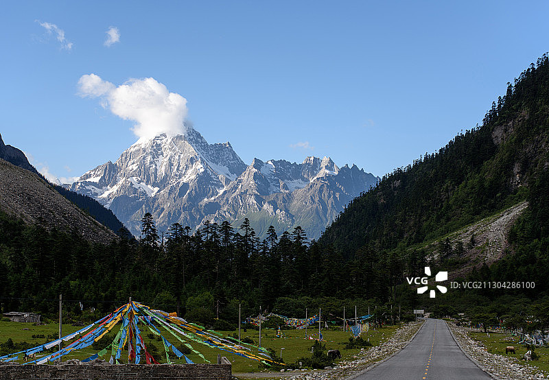 墨脱-公路风景图片素材