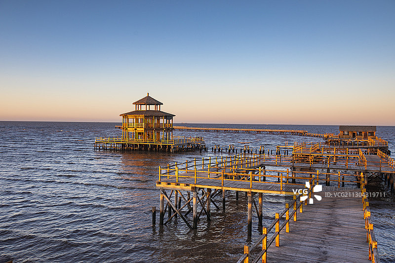 2020年10月17日辽宁红海滩风光图片素材