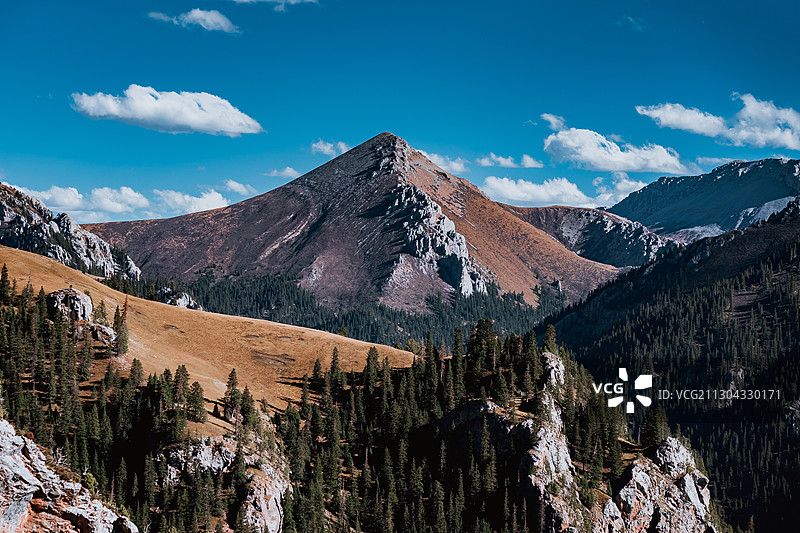 青海囊谦县尕尔寺大峡谷图片素材