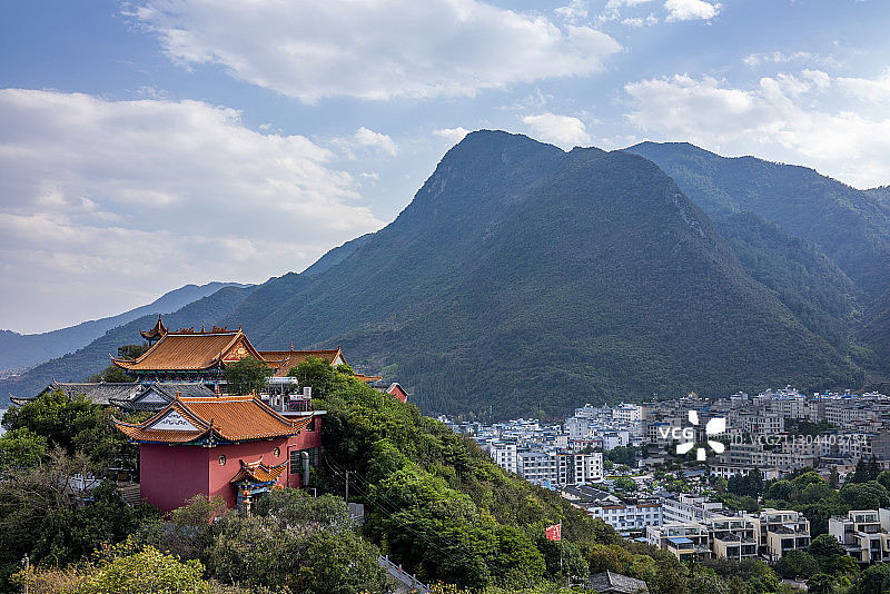 云南玉溪抚仙湖笔架山上远眺禄充风景区图片素材