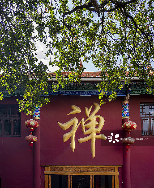 云南玉溪抚仙湖禄充风景区笔架山观音寺图片素材