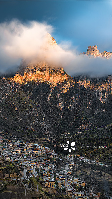 扎尕那日落余晖图片素材