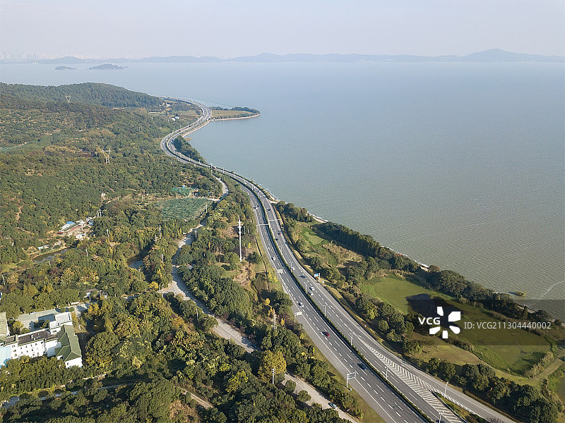 航拍无锡马山沿太湖公路图片素材