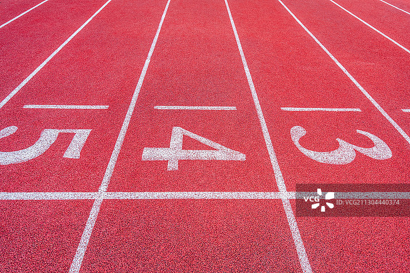 体育场的红色跑道特写照片图片素材
