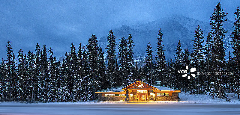 雪原木屋图片素材