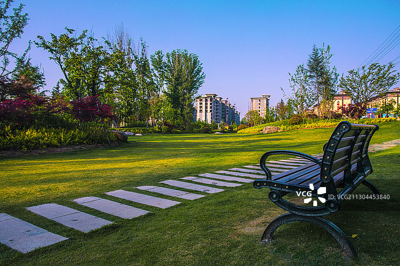 豫西山区小城镇里的休闲场所图片素材