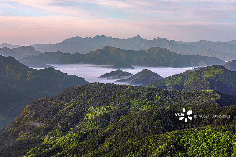 伏牛山的早晨图片素材