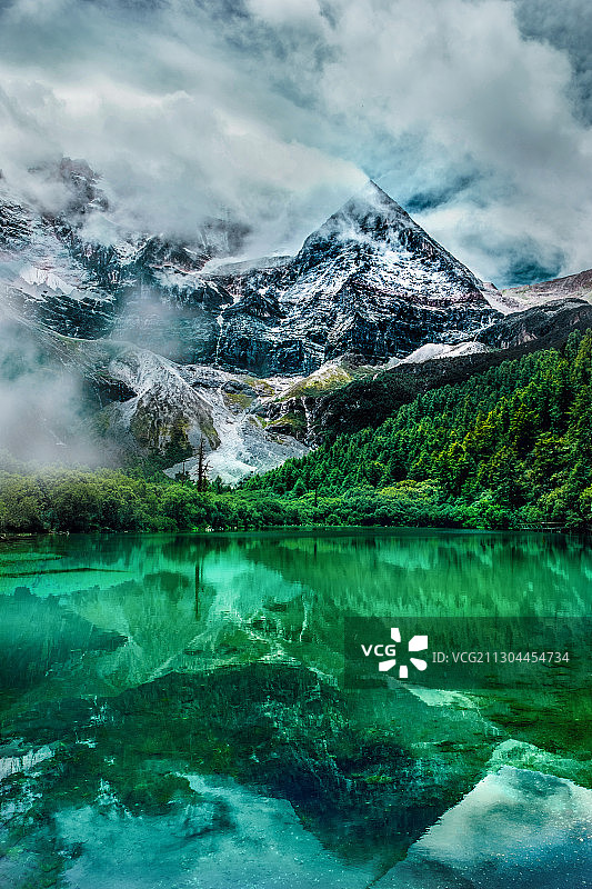 稻城亚丁景区雪山图片素材