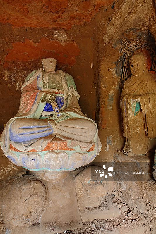 甘肃省泾川县的南石窟寺图片素材