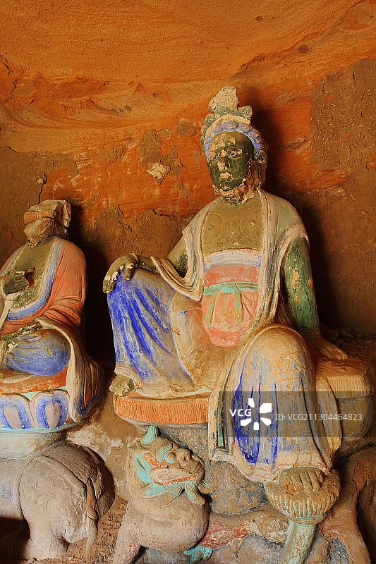 甘肃省泾川县的南石窟寺图片素材