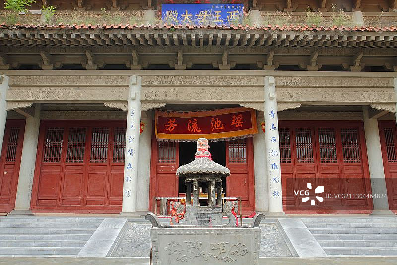 甘肃省泾川县的王母宫图片素材