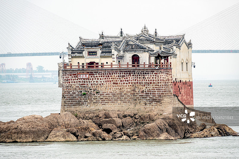 湖北鄂州“阁坚强：长江中龙蟠矶上的“万里长江第一阁”——观音阁图片素材