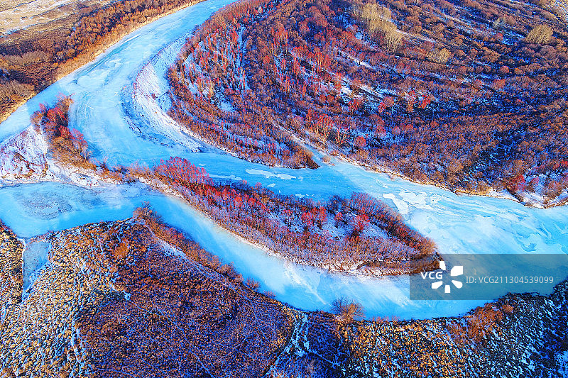 扎敦河鲤鱼造型小岛雪景图片素材