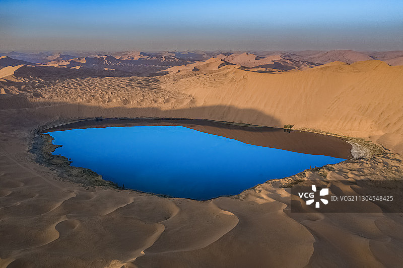 巴丹吉林沙漠之梦幻蓝图片素材