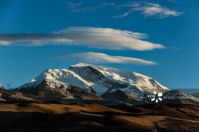 日落纳木那尼峰图片素材