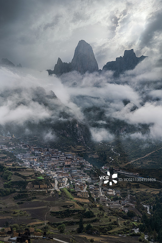 甘肃藏族自治州的扎尕那的村庄图片素材