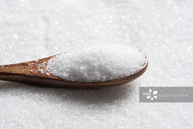 木勺里的白砂糖图片素材