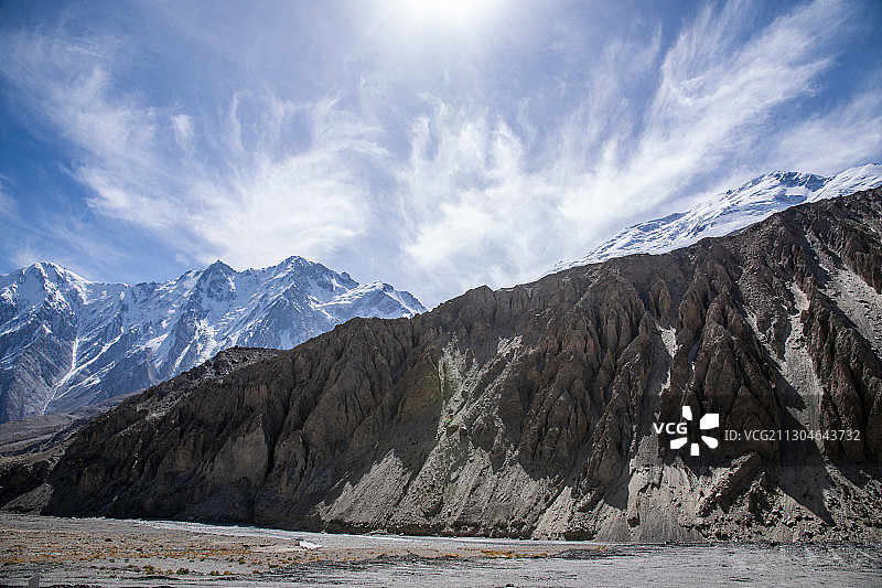 塔什库尔干河谷边的群山图片素材