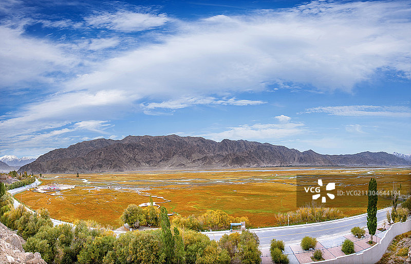 塔什库尔吉克自治县阿拉尔金草滩图片素材