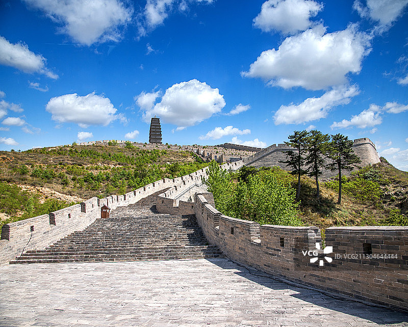 山西忻州市代县雁门关山间里的长城图片素材