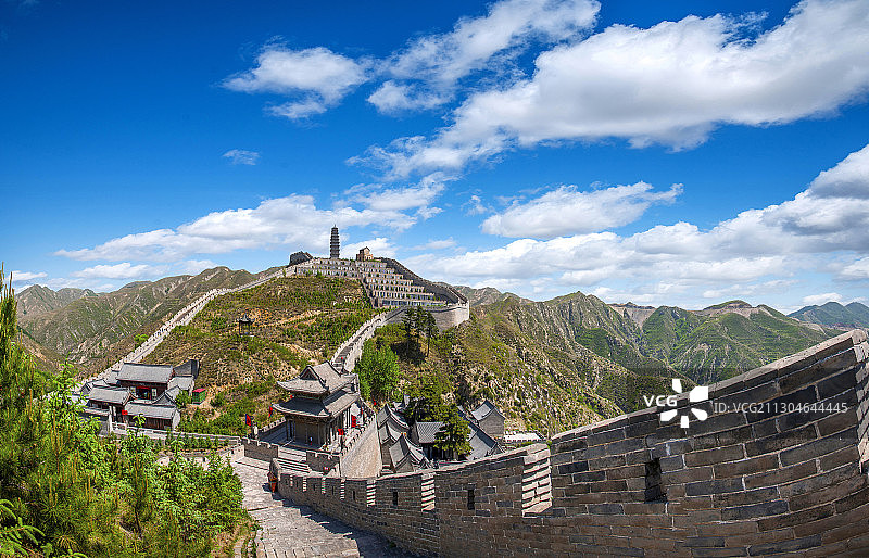 山西忻州市代县雁门关山间里的长城图片素材