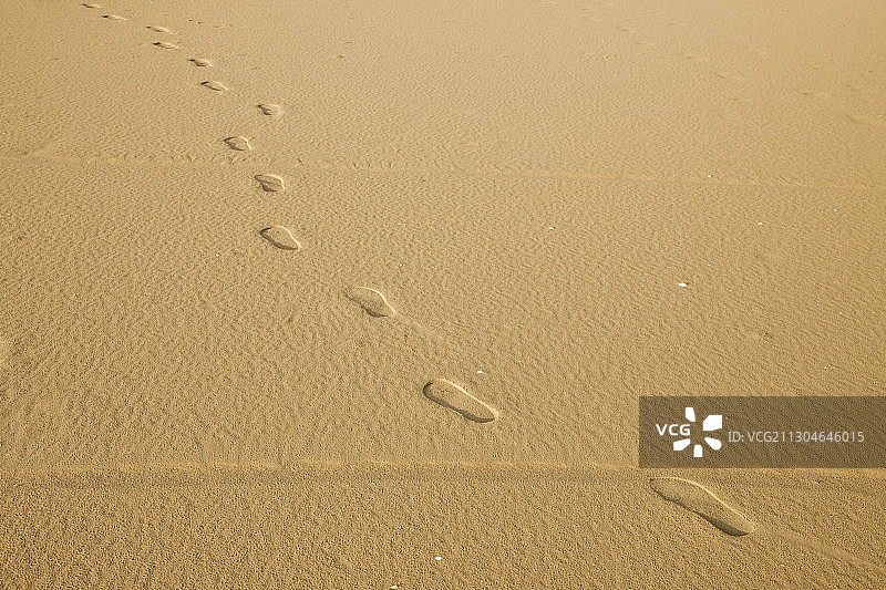 广西东兴京族万尾岛金滩晨曦足迹图片素材