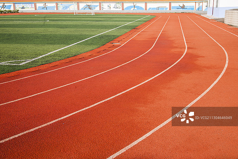 广西东兴京族万尾岛“东兴市京族学校校园运动场图片素材