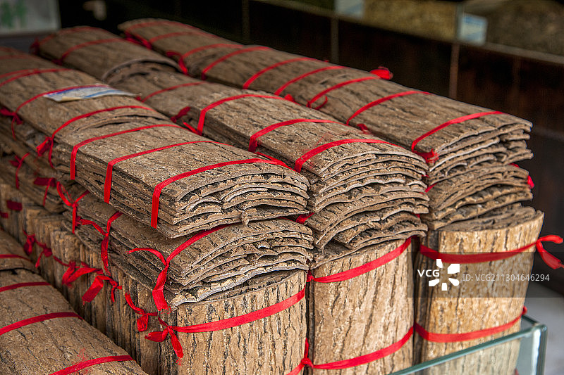 贵州省贵阳青岩古镇中药店铺里的药材——杜仲图片素材