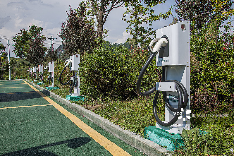 贵州省贵阳青岩古镇旅游停车场电动汽车充电桩图片素材