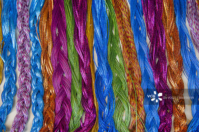 云南大理洱海边双廊古镇上的香囊绣线图片素材