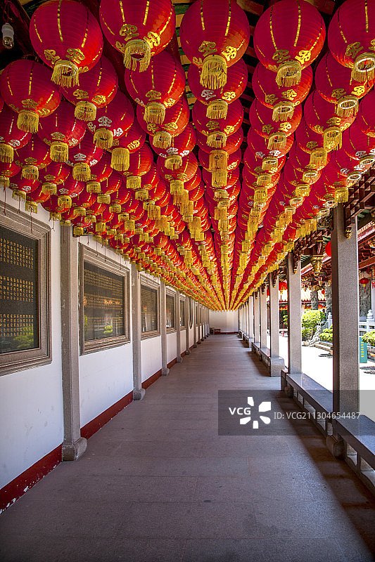广东潮州古城开元寺祈福红灯笼长廊图片素材