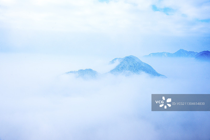 四川大邑县西岭雪山俯瞰观景台远眺西岭群山图片素材