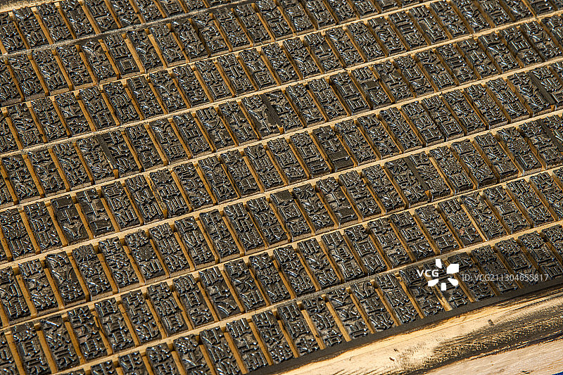 重庆大渡口区华生园金色蛋糕梦幻王国的印刷世界字模图片素材