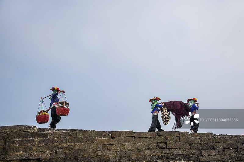 福建惠安崇武镇大岞惠安女图片素材