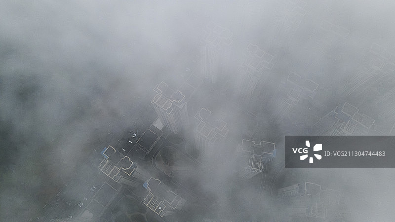 贵州遵义：浓雾降临 城市“直上云霄”图片素材