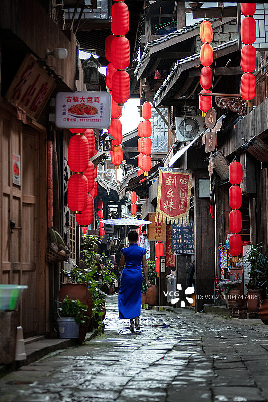 重庆中山古镇建筑与旗袍秀图片素材