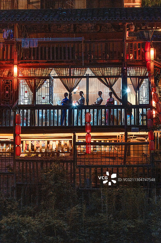 重庆中山古镇建筑与旗袍秀图片素材