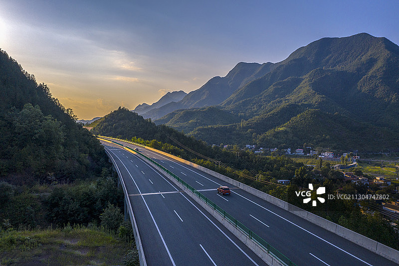 河南西部山区高速公路图片素材