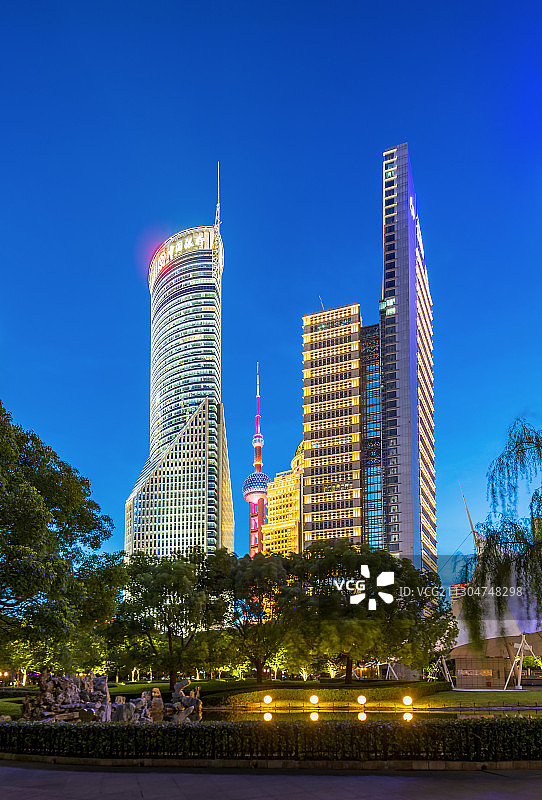 上海陆家嘴高楼群特写图片素材