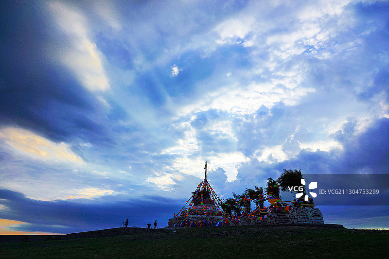 祥云笼罩图片素材
