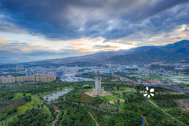 航拍云南红河州开远市凤凰生态公园图片素材