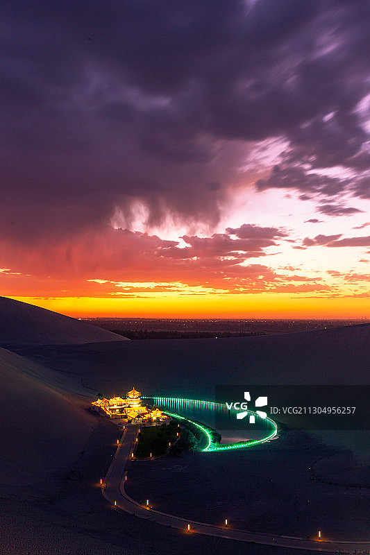 敦煌月牙泉风光图片素材