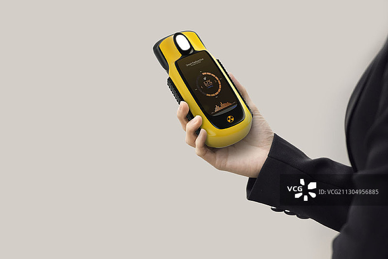 手持盖革计数器图片素材