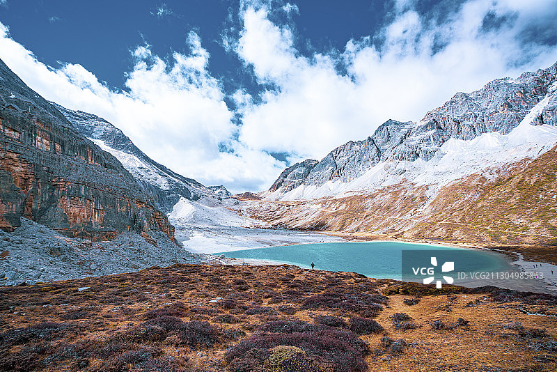 四川 甘孜州 稻城亚丁 牛奶海 秋季风光摄影图片素材