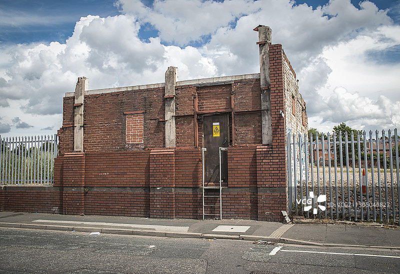 英国伍尔弗汉普顿重建地块上的工业建筑遗址图片素材