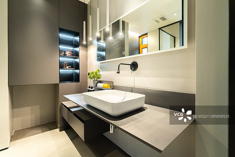 家居内部卫生间的洗手台图片素材