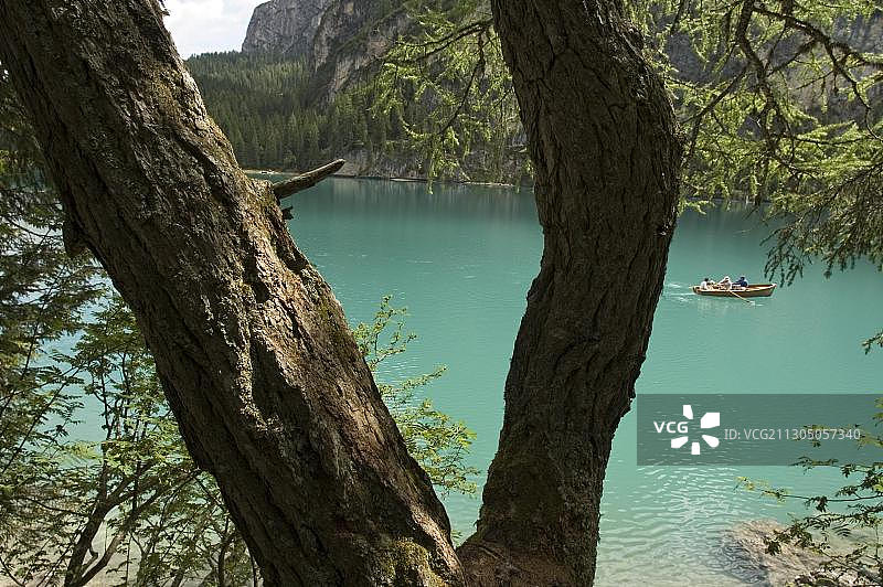 在普拉格斯湖，意大利南蒂罗尔普斯特山谷图片素材