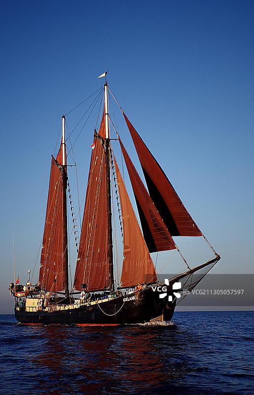 阿德拉尔号帆船图片素材