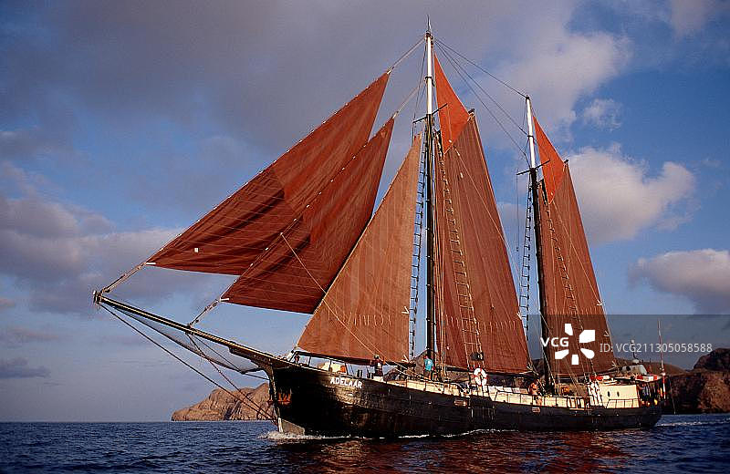 阿德拉尔号帆船图片素材