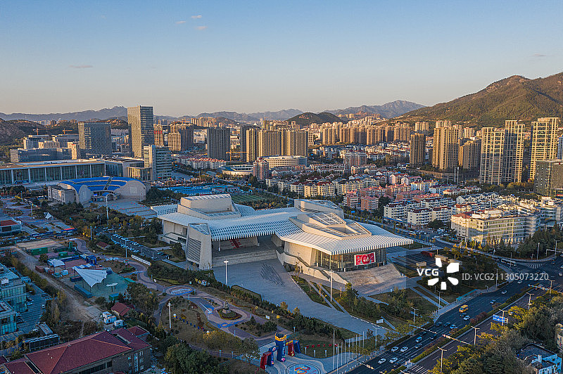 航拍崂山区青岛大剧院图片素材